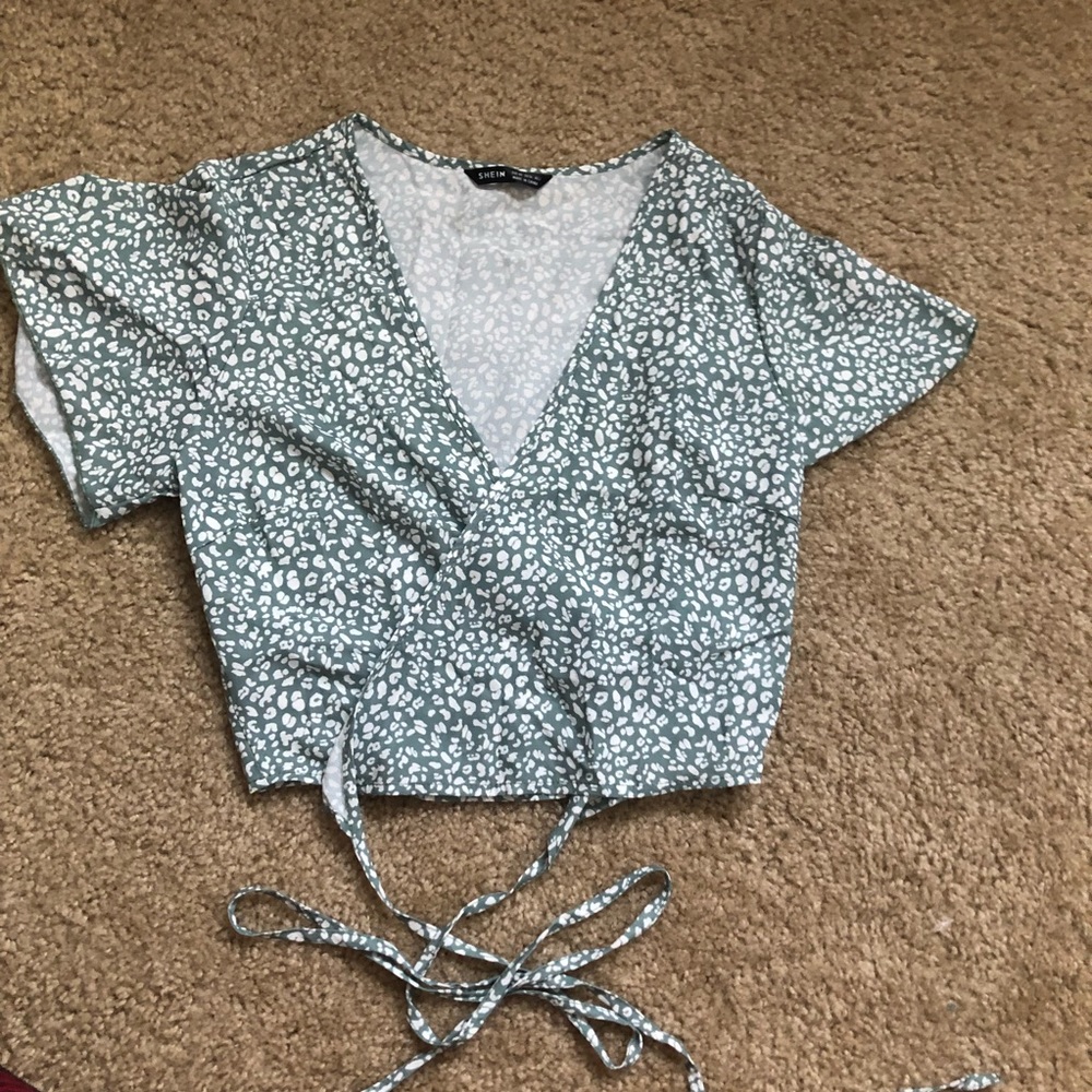 SHEIN floral wrap top XS